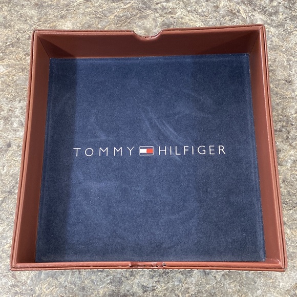 Tommy Hilfiger Easy Reversible Belt with Gift Box, Black / Brown 48” - Picture 10 of 16